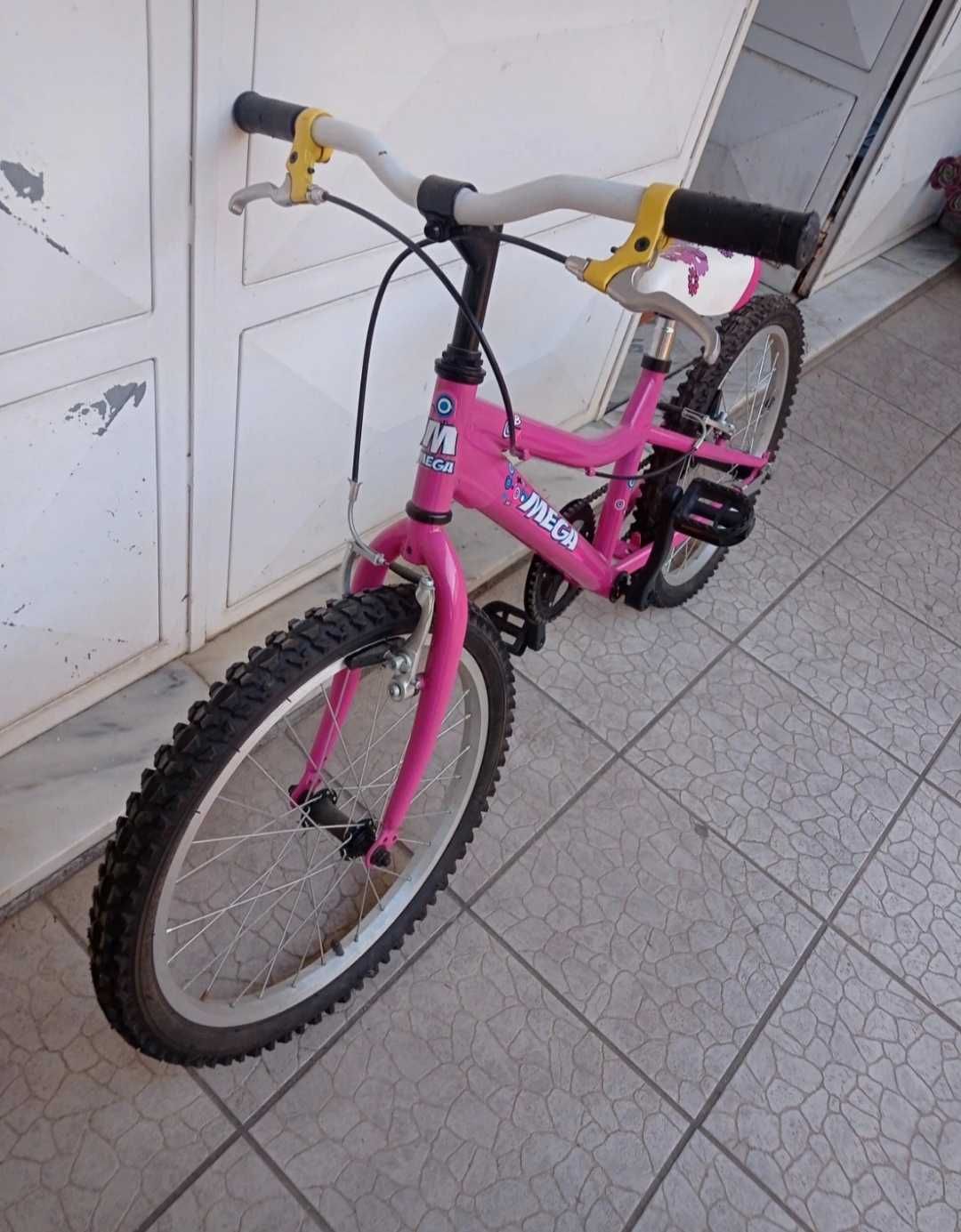 Bicicleta de criança cor de rosa