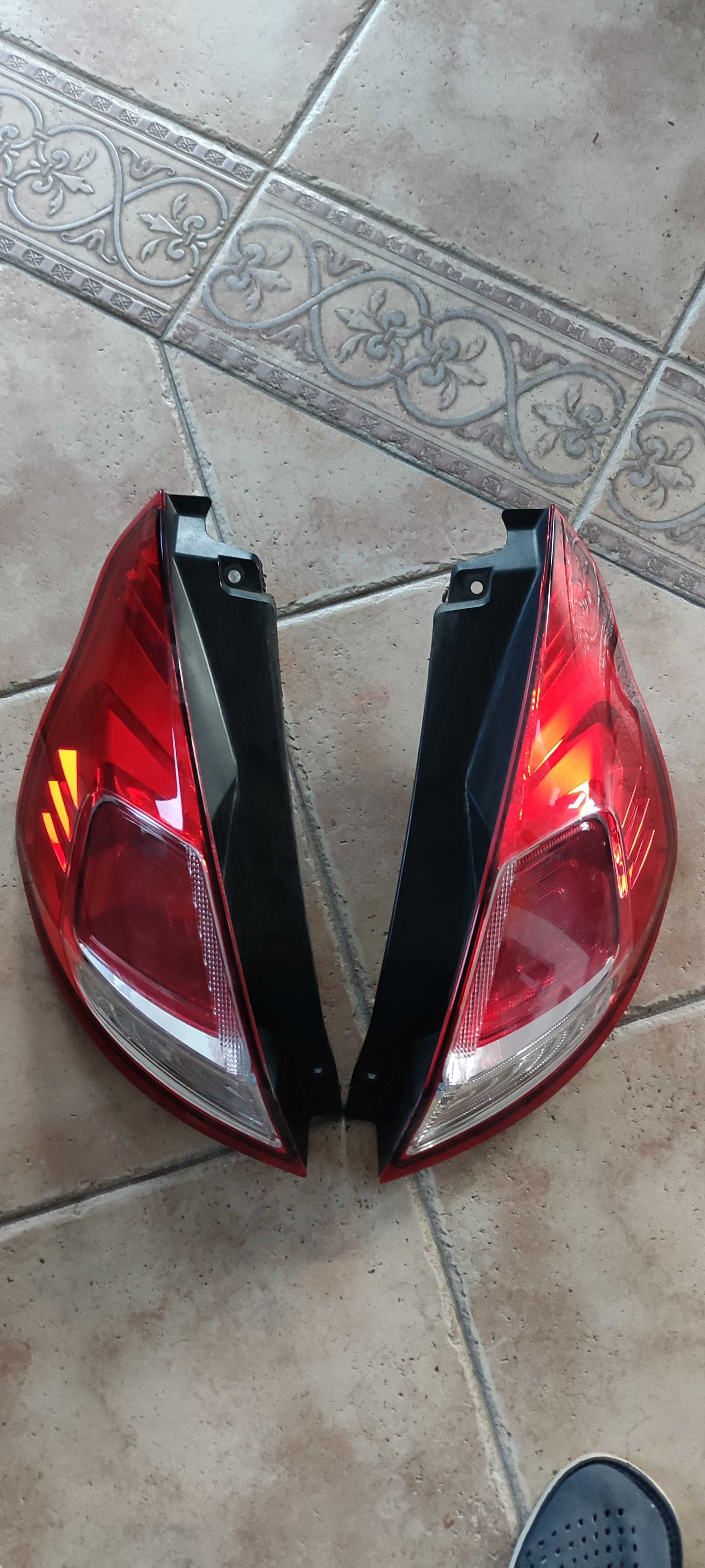 Tylne lampy Fiesta MK7 FL