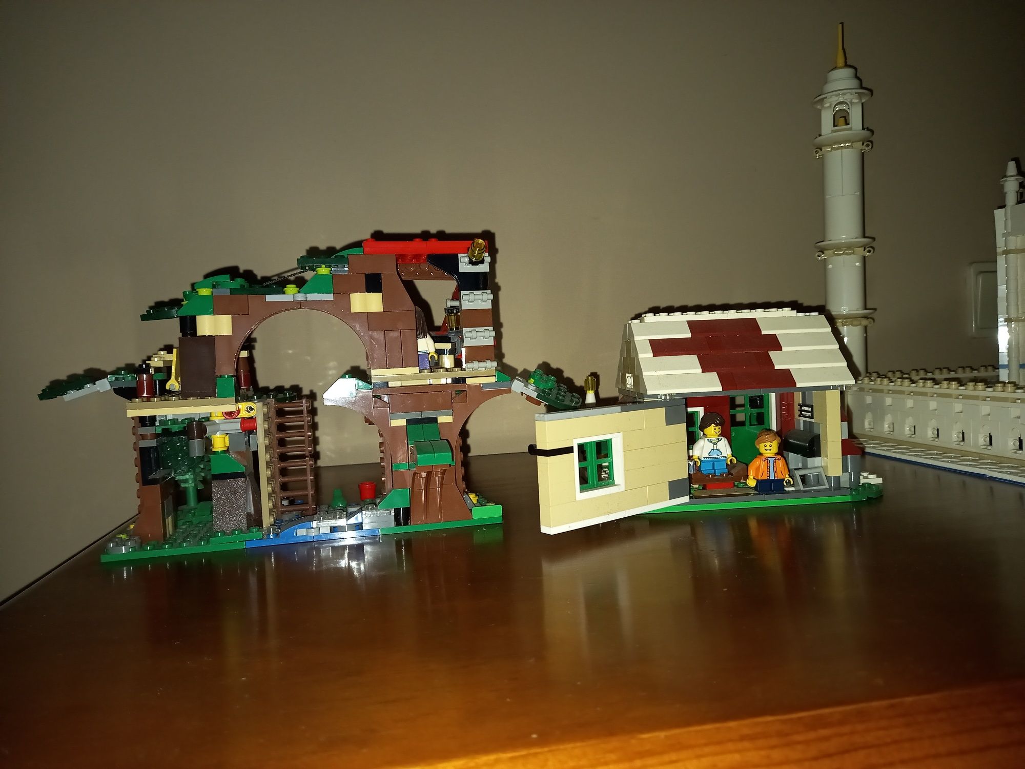 Casa de lego inverno e casa na árvore