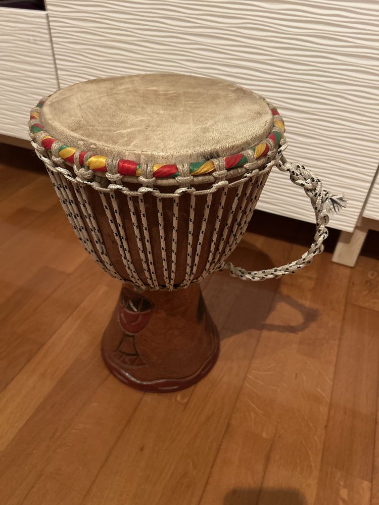 Djembe ou Bombo.