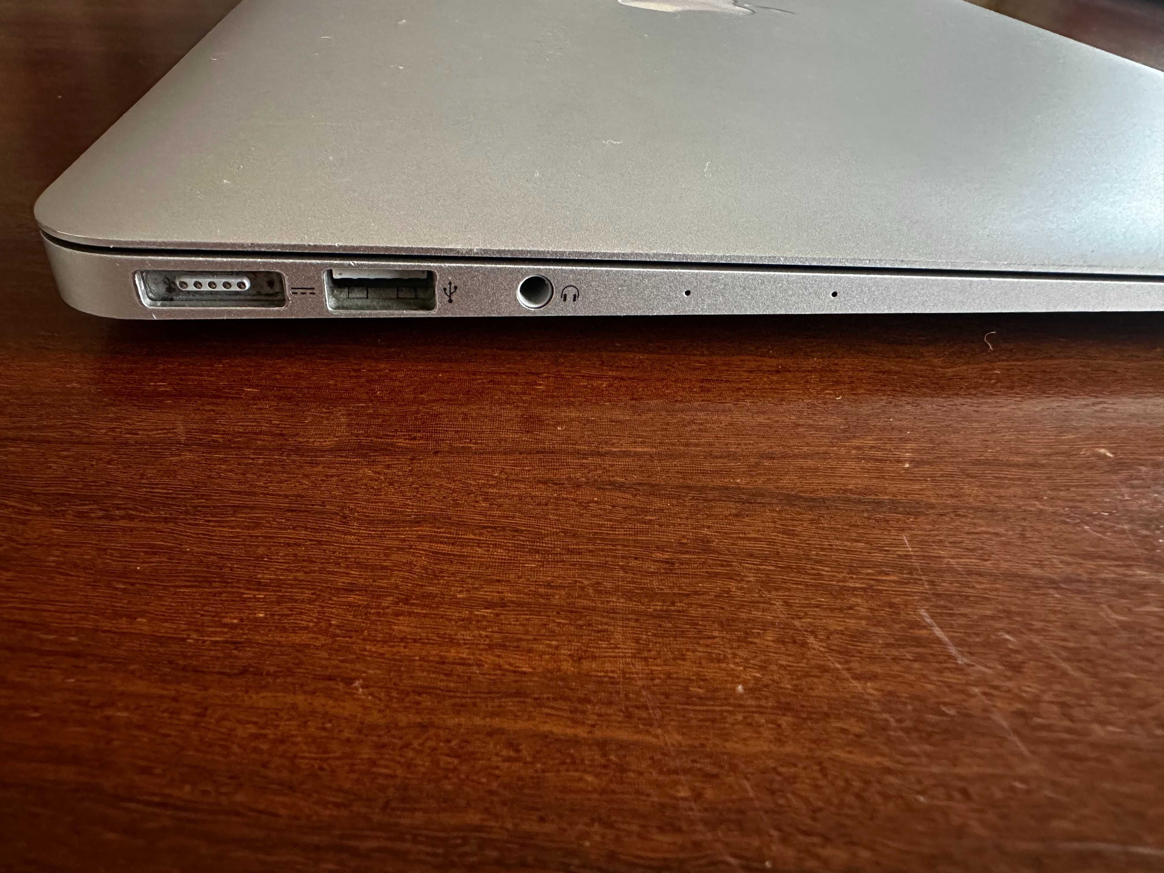 MacBook Air 13” – de 2013- RAM: 8GB, disco: 500GB