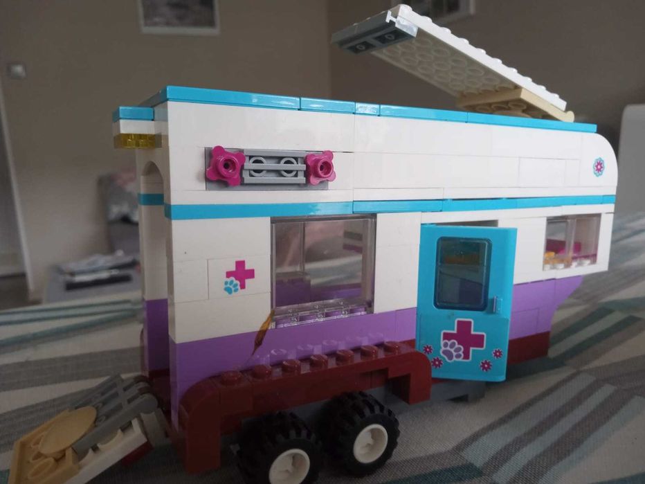 LEGO friends Przyczepa lecznicza dla koni