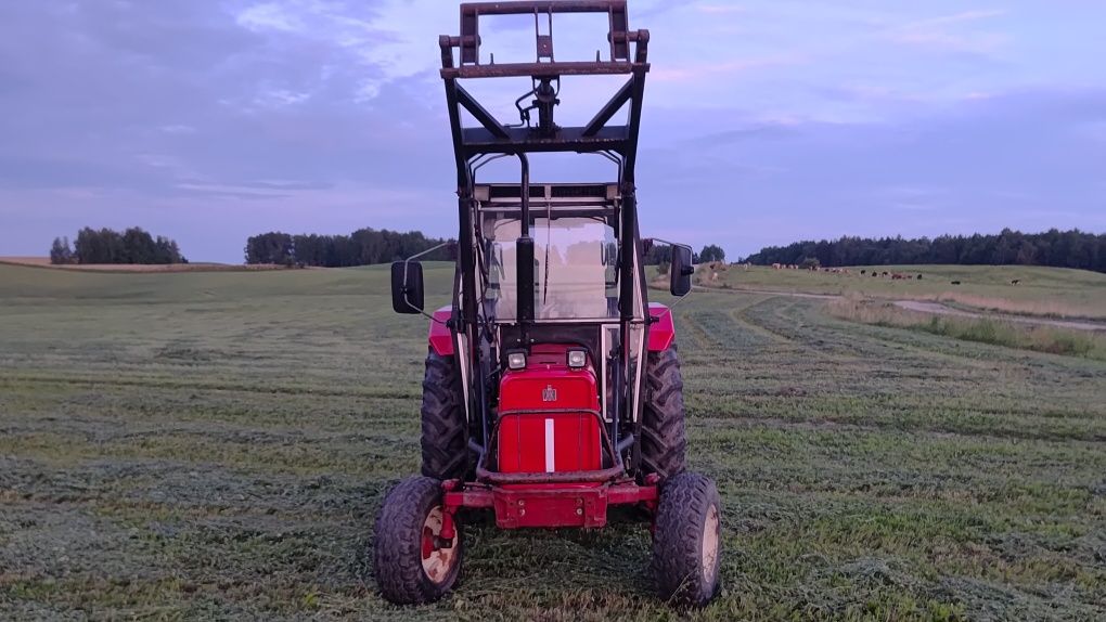 Case International 475 z turem Trima