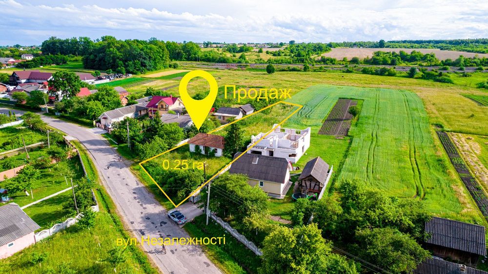 Ділянка з будинком в с.Коршів.