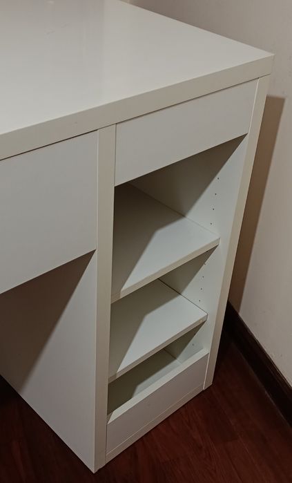 Secretaria IKEA 
Secretária, branco, 105x50 cm