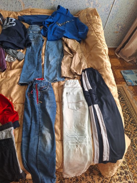 Продам пакет одягу на хлопчика  6-7 років