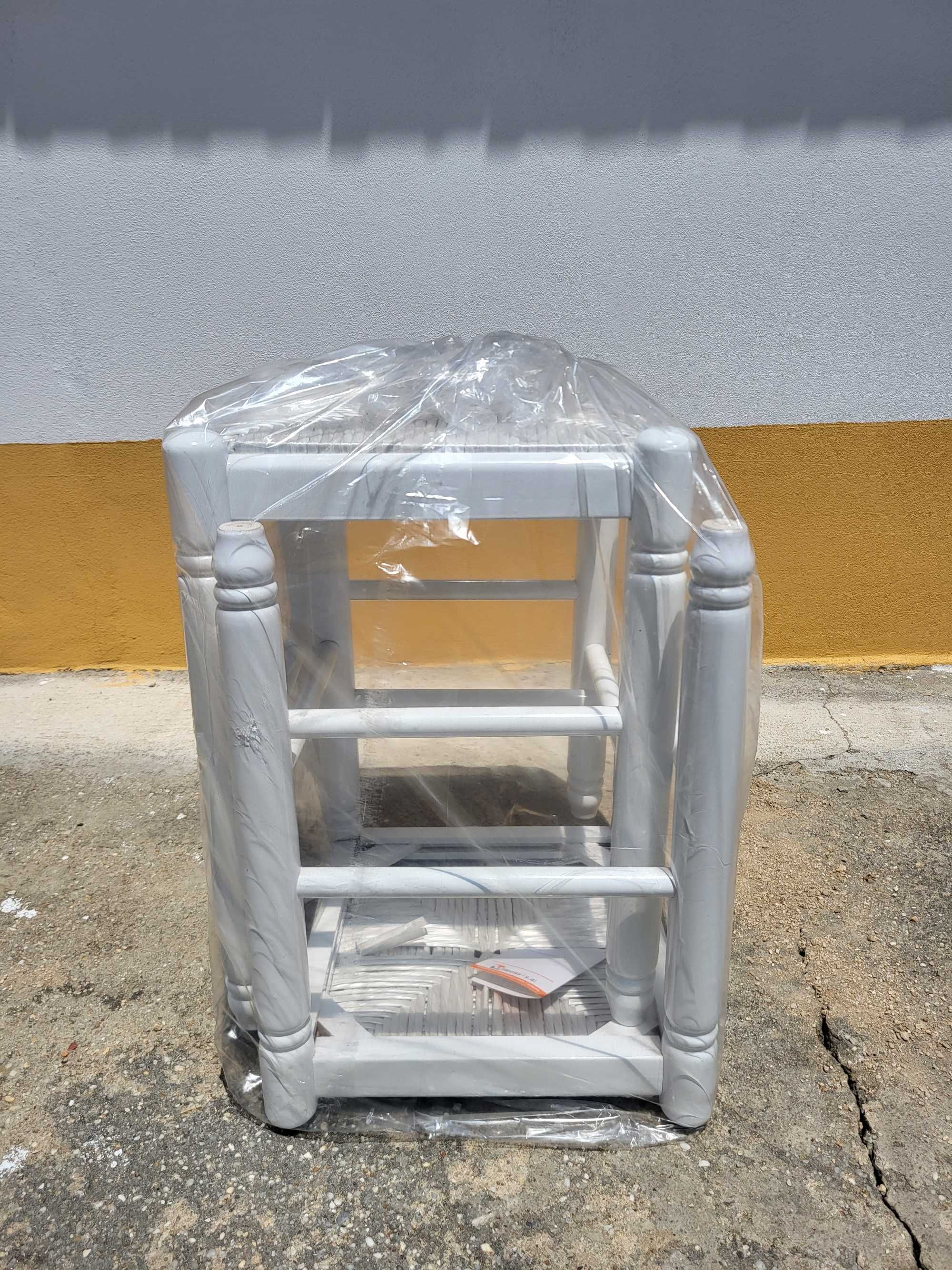 Banco de cozinha branco