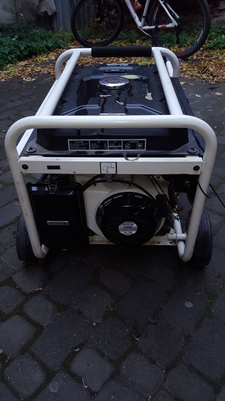 Генератор бензиновый max7.5kW,япон, мідь, 23 літра, 2 розетки.