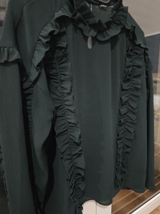 Elegancka bluzka z długim rękawem i falbankmi ZARA Rozmiar M / 38 / 10