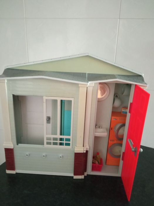 Brinquedo. Casinha   de bonecas