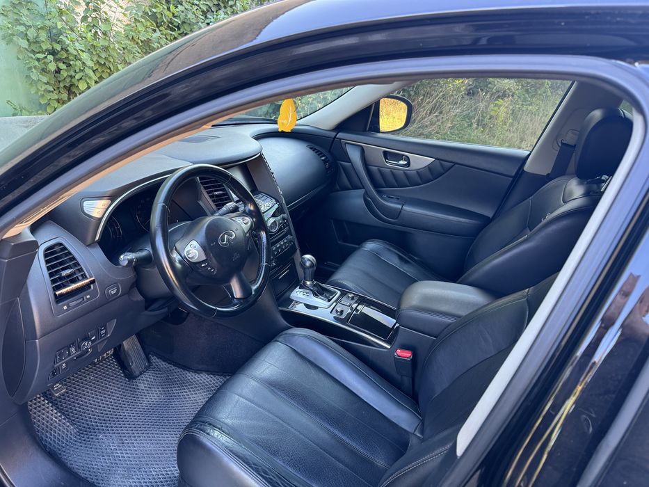 Infiniti QX70 3,7 газ/бенз 2013