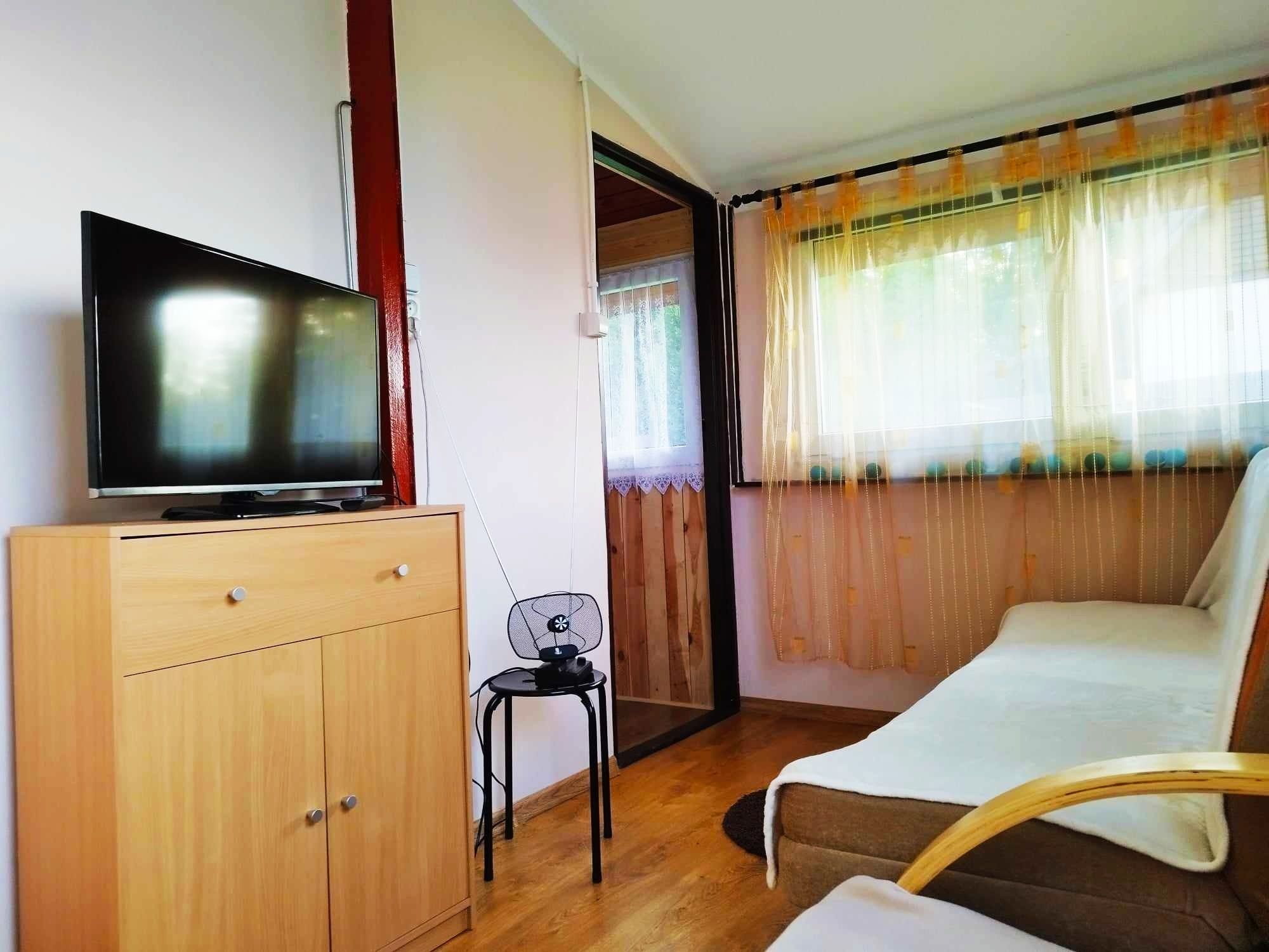 Domek  nad jeziorem ,,Zielona Odskocznia"(wifi)-6 osobowy )