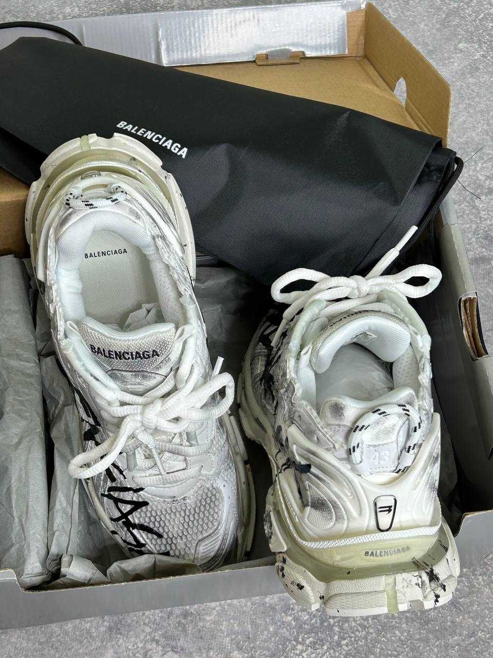 BALENCIAGA Runner graffiti кроссовки белые кеди кросівки чорні 43 40