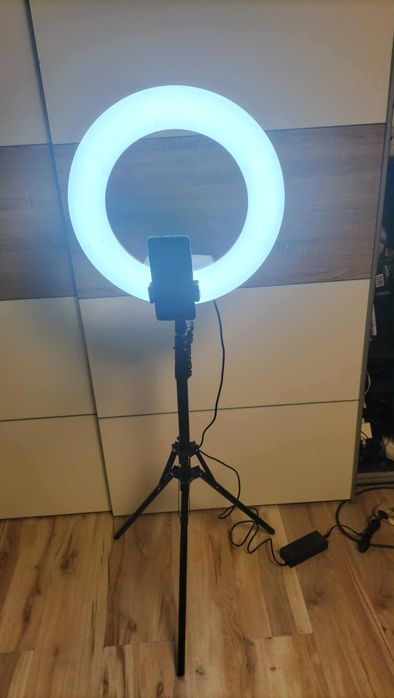 Lampa pierscieniowa led z wyświetlaczem i pilotem 18 cali 96w