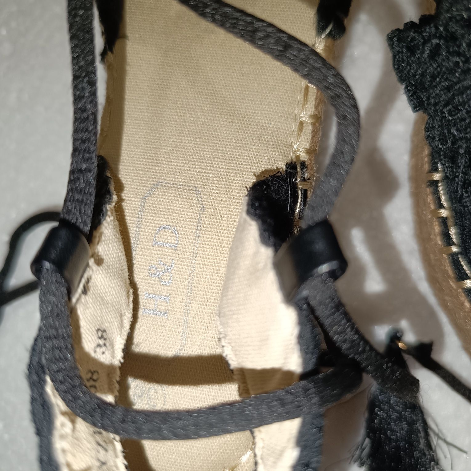 Sapatos Pretos Senhora H&D feitos com Corda e Crochê Tamanho 38