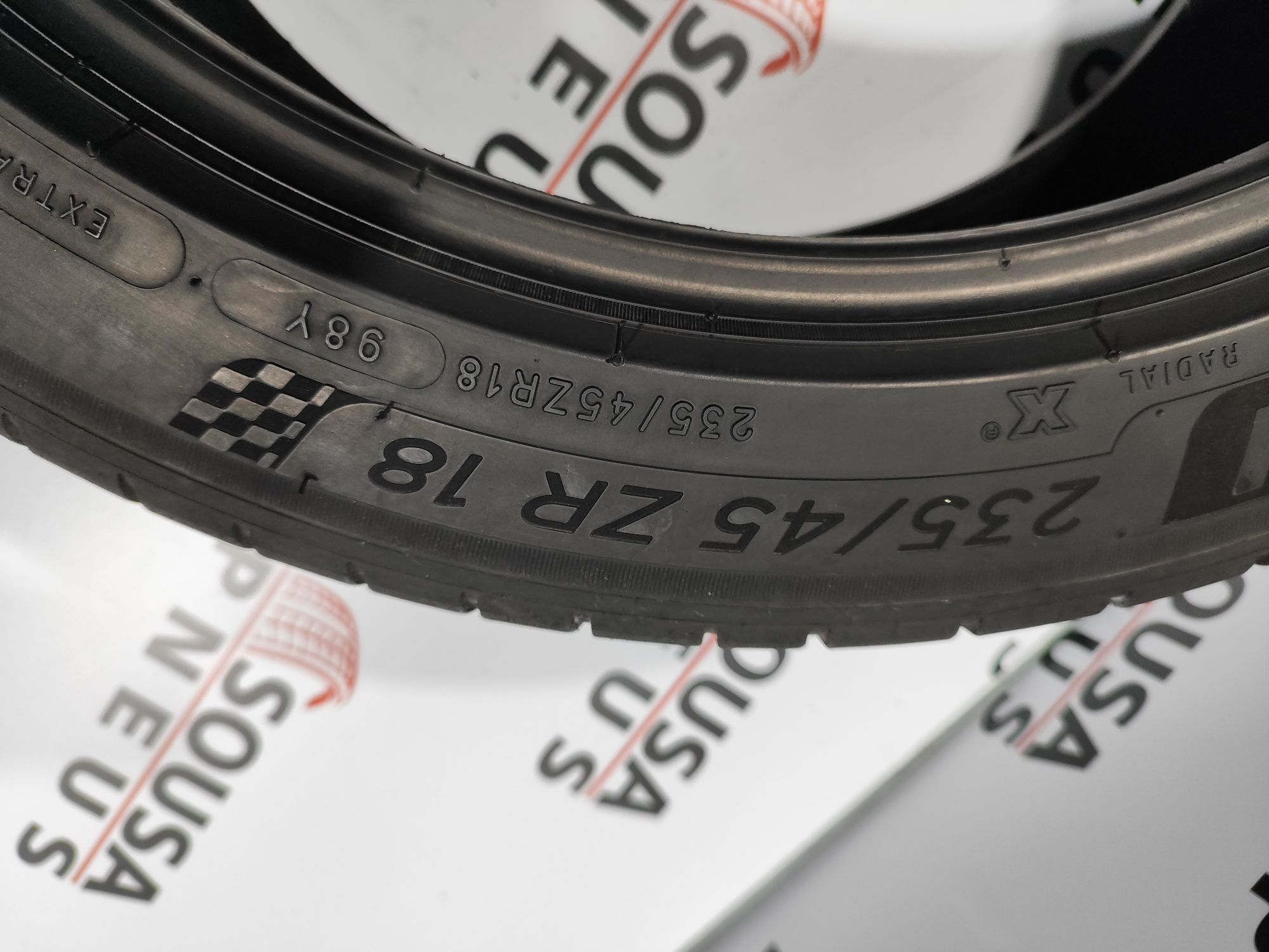 2 pneus semi novos 235-45ZR18