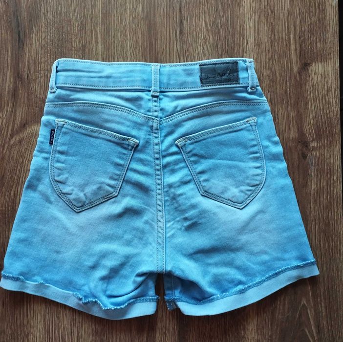 Шорти джинсові стрейчеві голубі д/дівчини р-р 136/140 на 9-10лет