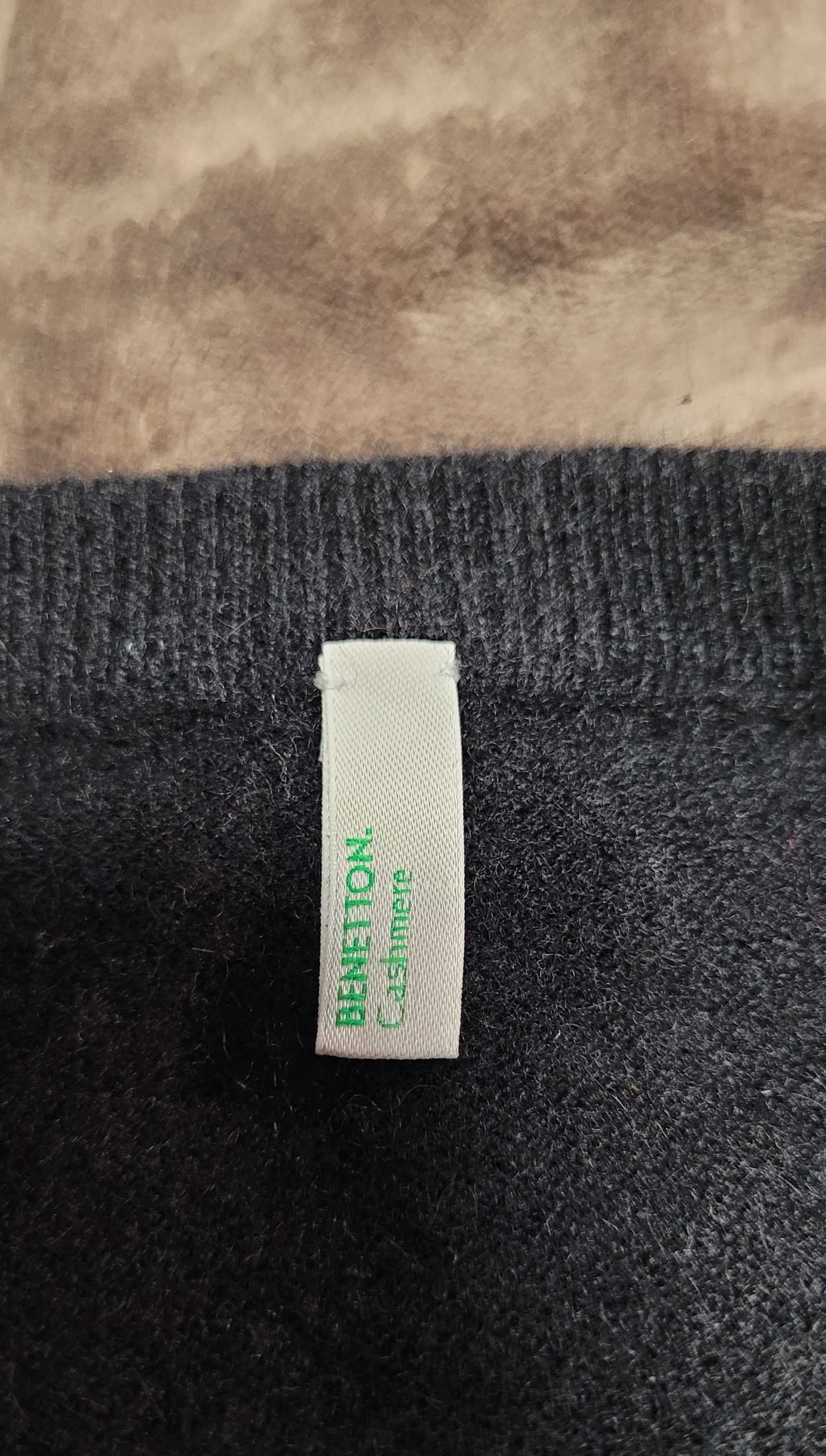 Кашемировый свитер Benetton.