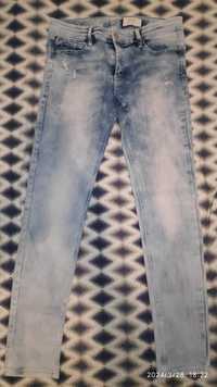 Jasne Jeansy Stradivarius niebieskie