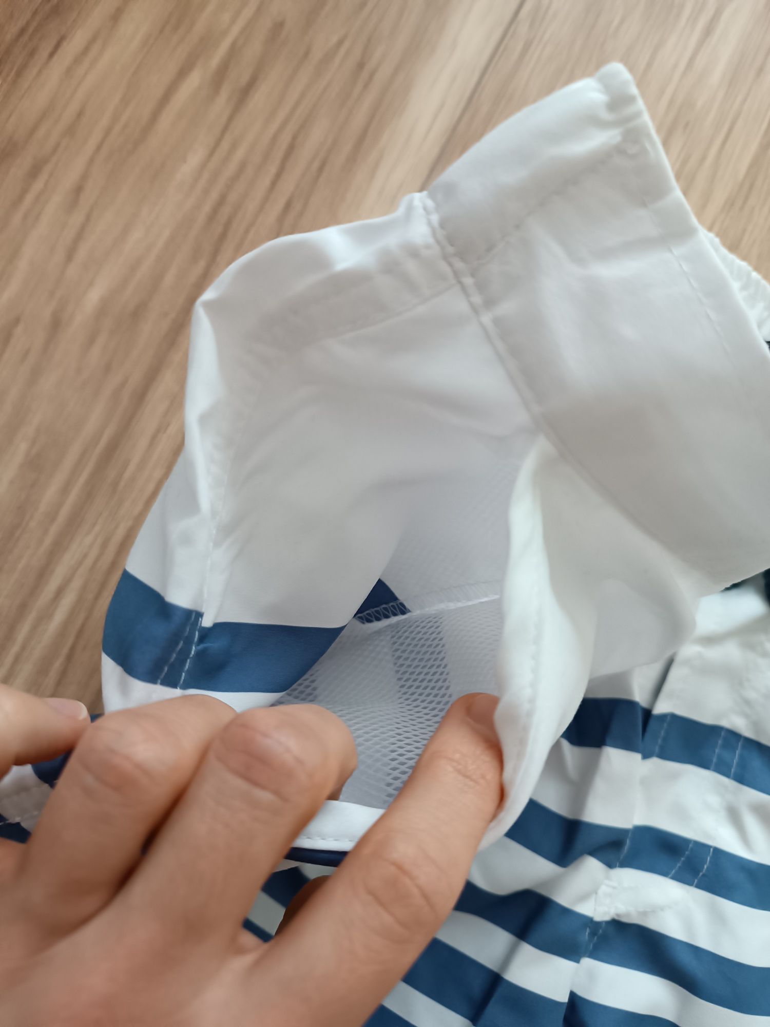 Białe męskie szorty kąpielowe spodenki w niebieskie paski XS