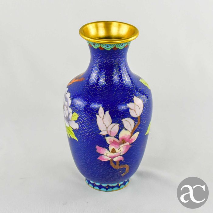 Jarra em Cloisonné, China, decorada com flores, séc. XX
