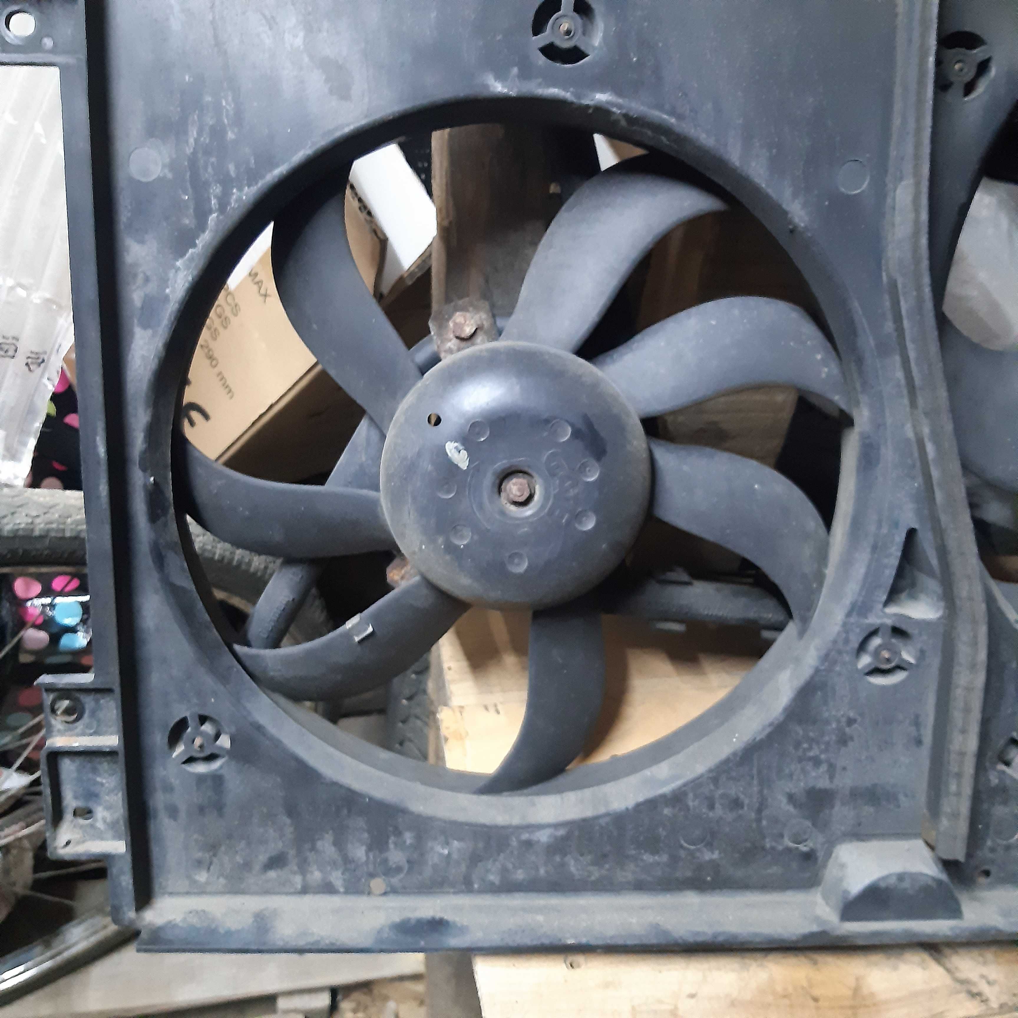 Вентилятор радиатора кондиционера в сборе VW GOLF IV  1J0121207M