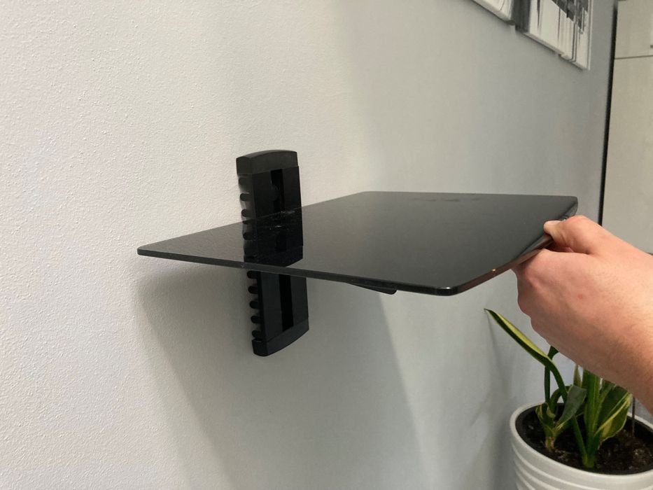 Półka pod tv przykręca na ściany szklana