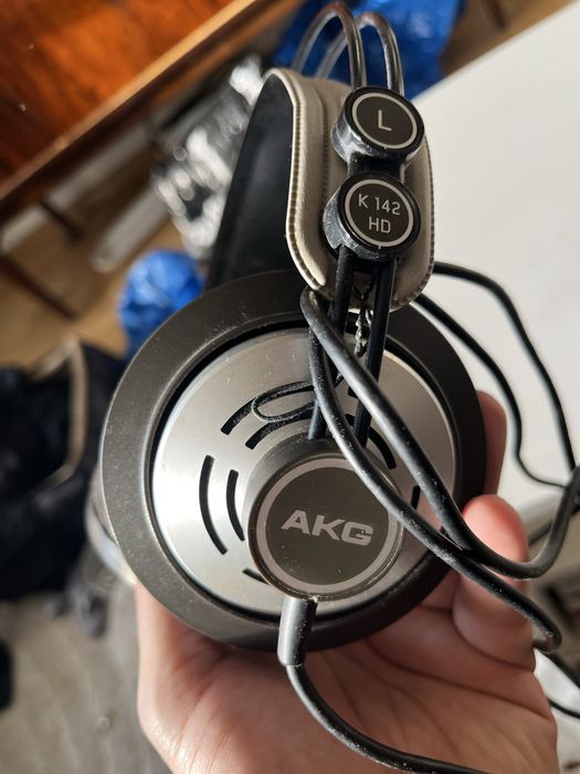 Sluchawki AKG K 142 HD