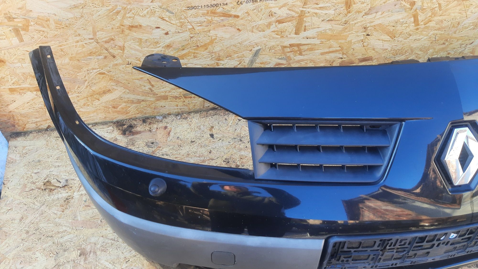 Lak. NV676 zderzak przedni Renault Megane 2 II skryski