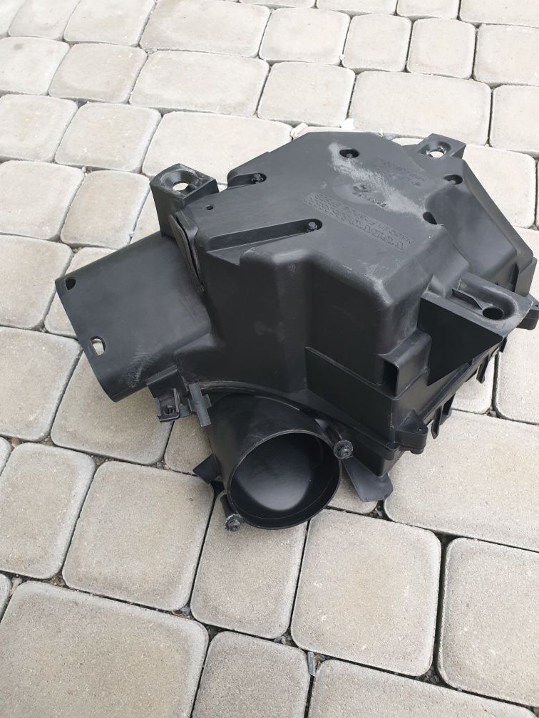 Obudowa  Filtra  Powietrza  VOLVO S60 I V70 II XC70 I 2.4 D5