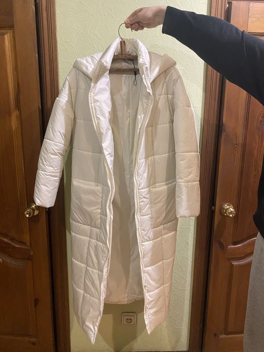 женский  белый длиный поховик