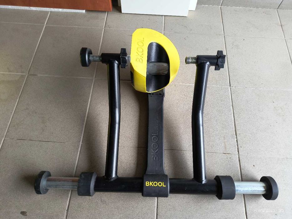 Trenażer Bkool Smart 2