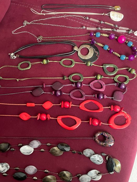 Korale, naszyjniki, dodatki