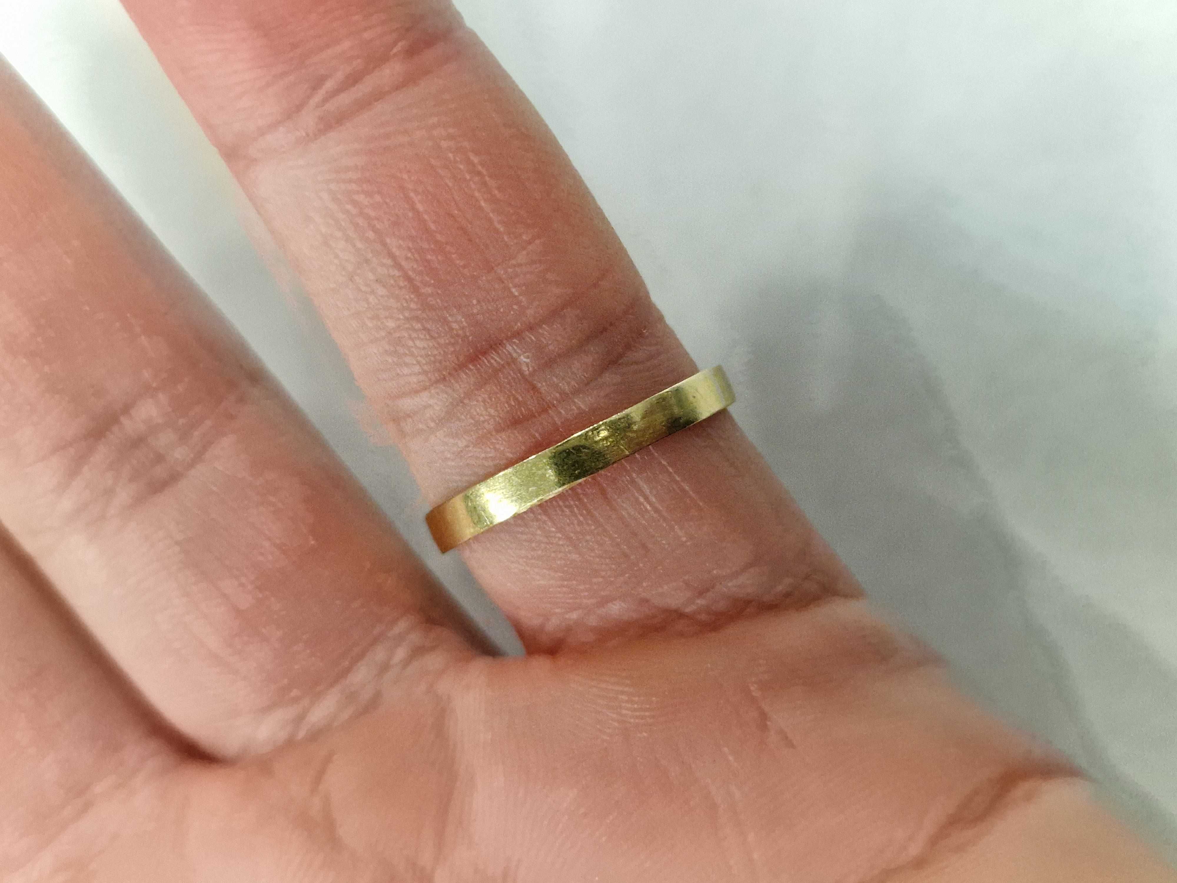Złoty pierścionek/ 750/ 3.84 gram/ R19/ Turkusy