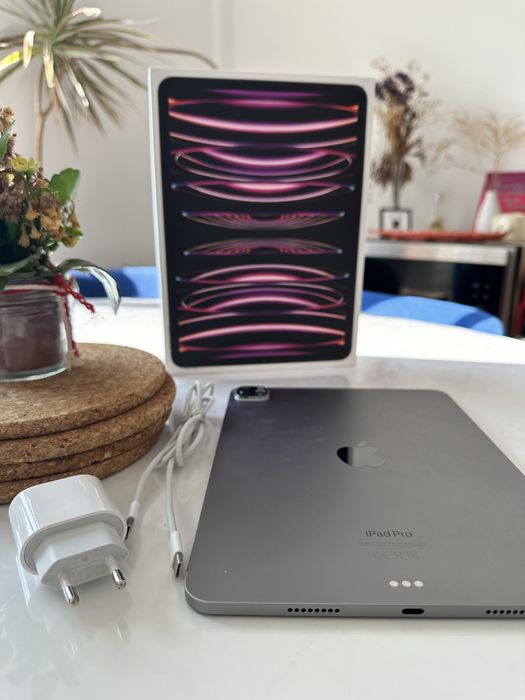 iPad Pro 11” 4 geração Wifi 256gb - Perfeito estado + Película