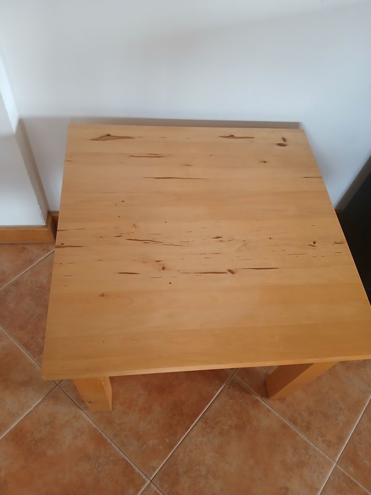 Mesa de apoio do IKEA em madeira maciça