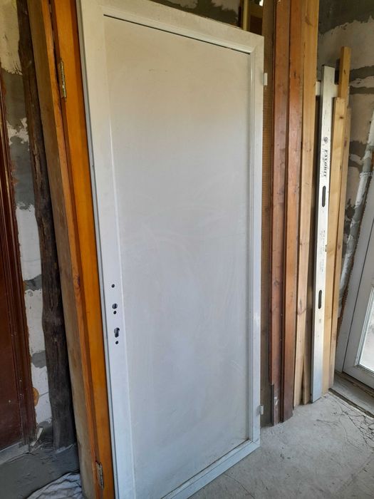 двері полотно 840 на 2040 з аллюмінію