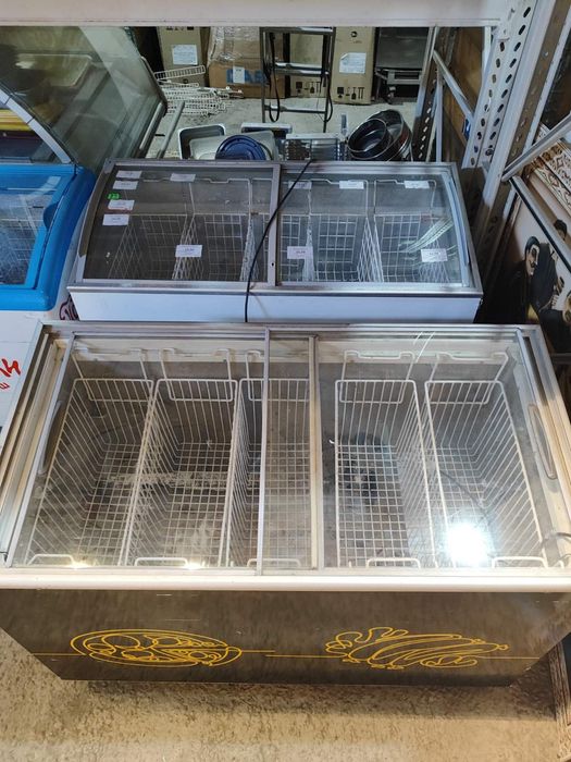 Холодильный стол из нержавейки. Витрины. Лари