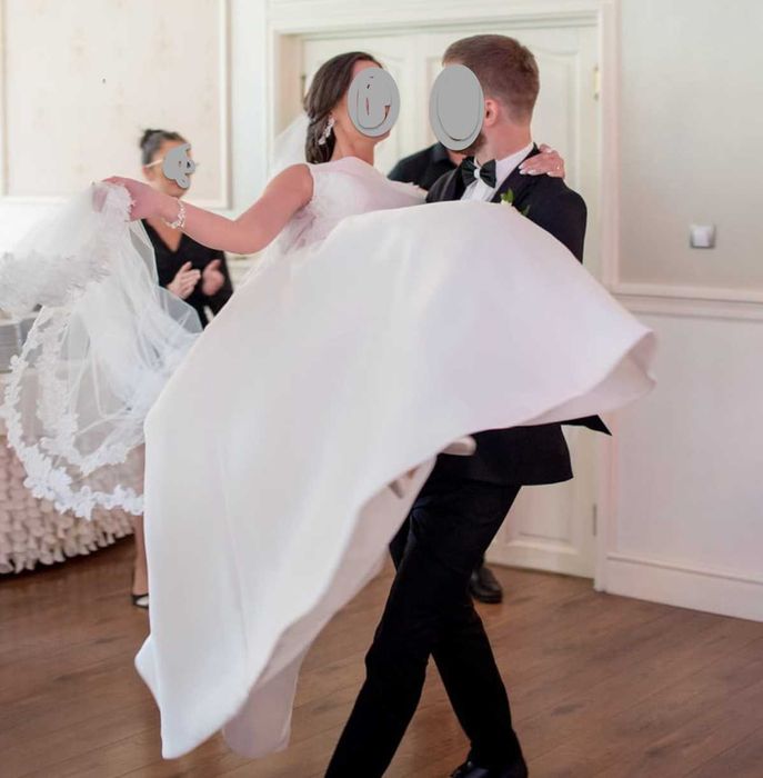 Suknia z tkaniny mikado