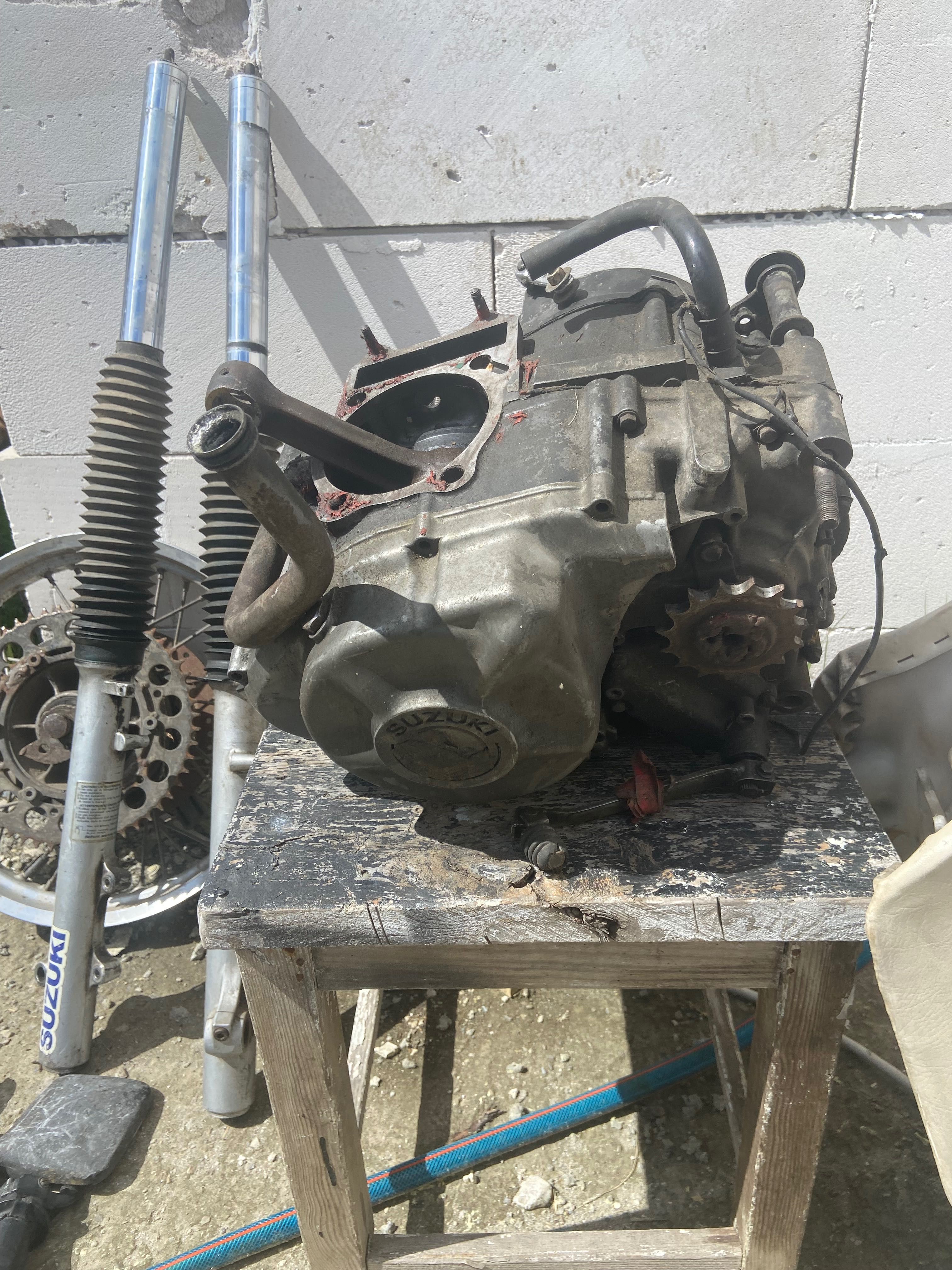 Silnik części Suzuki dr 650 całość