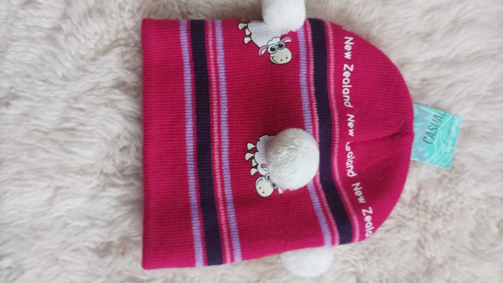 Дитяча шапочка з помпоном з вівцями - рожева