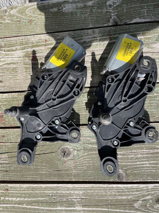 Мотор склоочисника ляди Форд