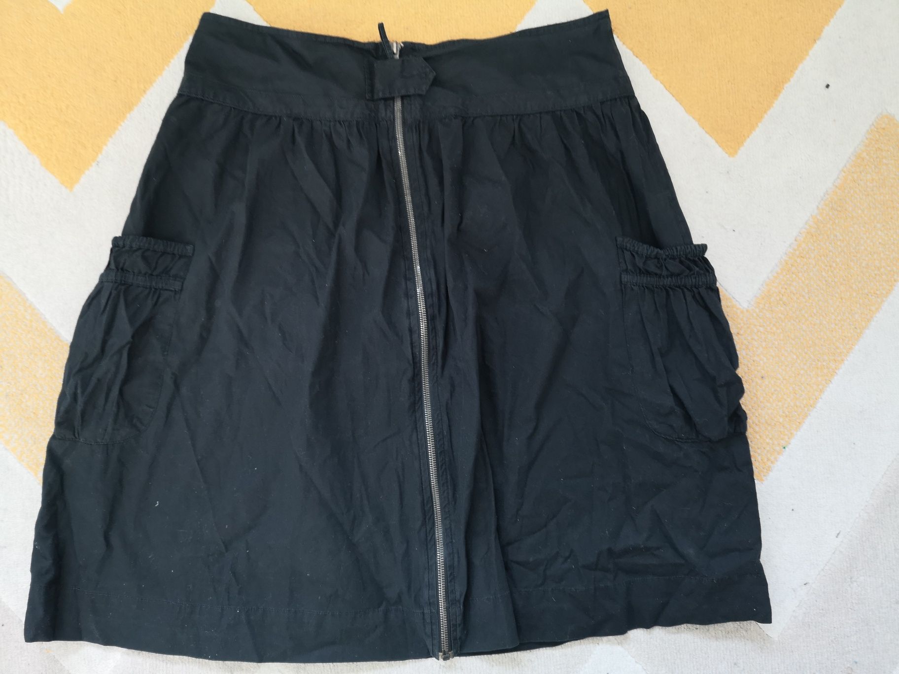 Czarna spódnica z kieszeniami i zamkiem z tyłu H&M
