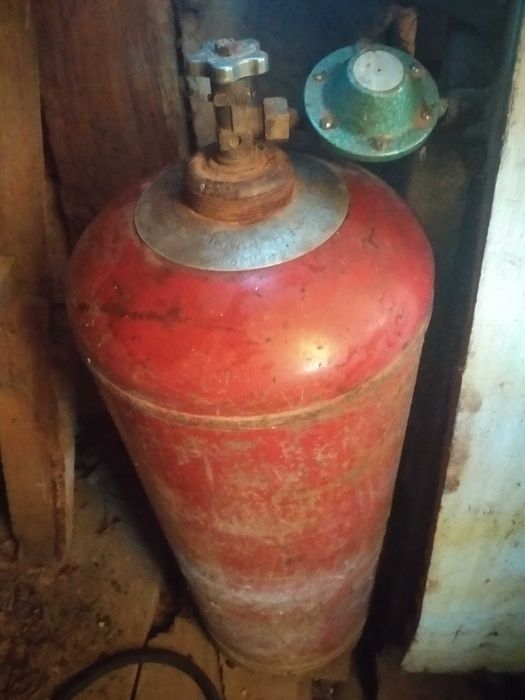 Газова плита і газові балони
