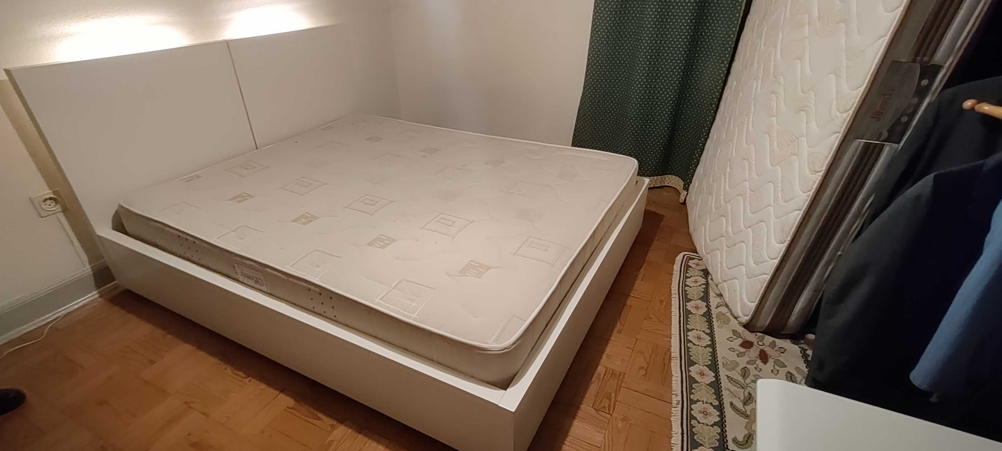 Cama de casal com colchão