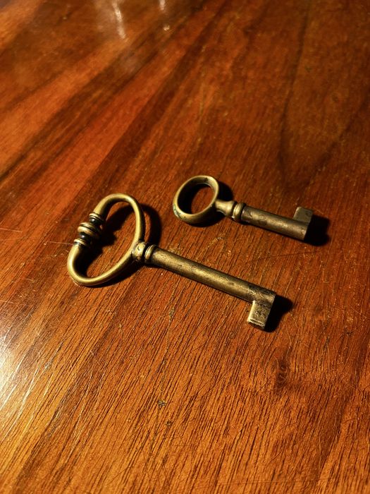 Kredens z 19 wieku (neorenesansowy)