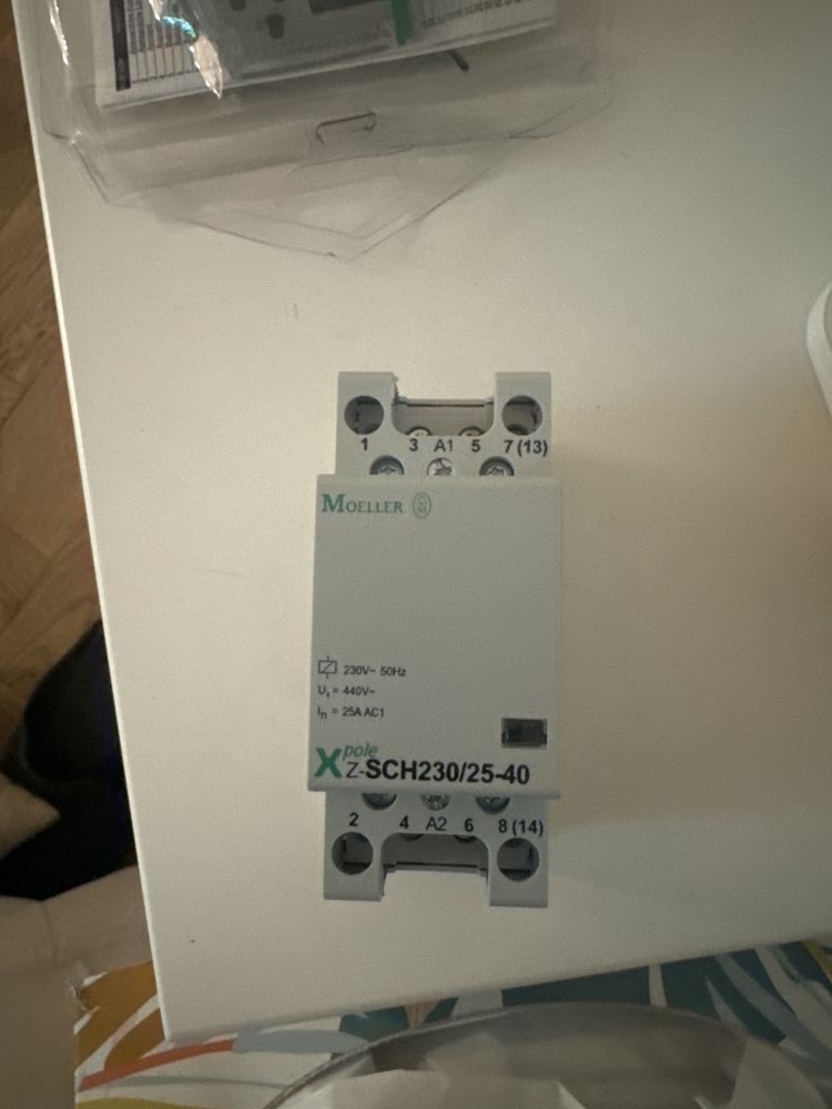 Stycznik instalacyjny