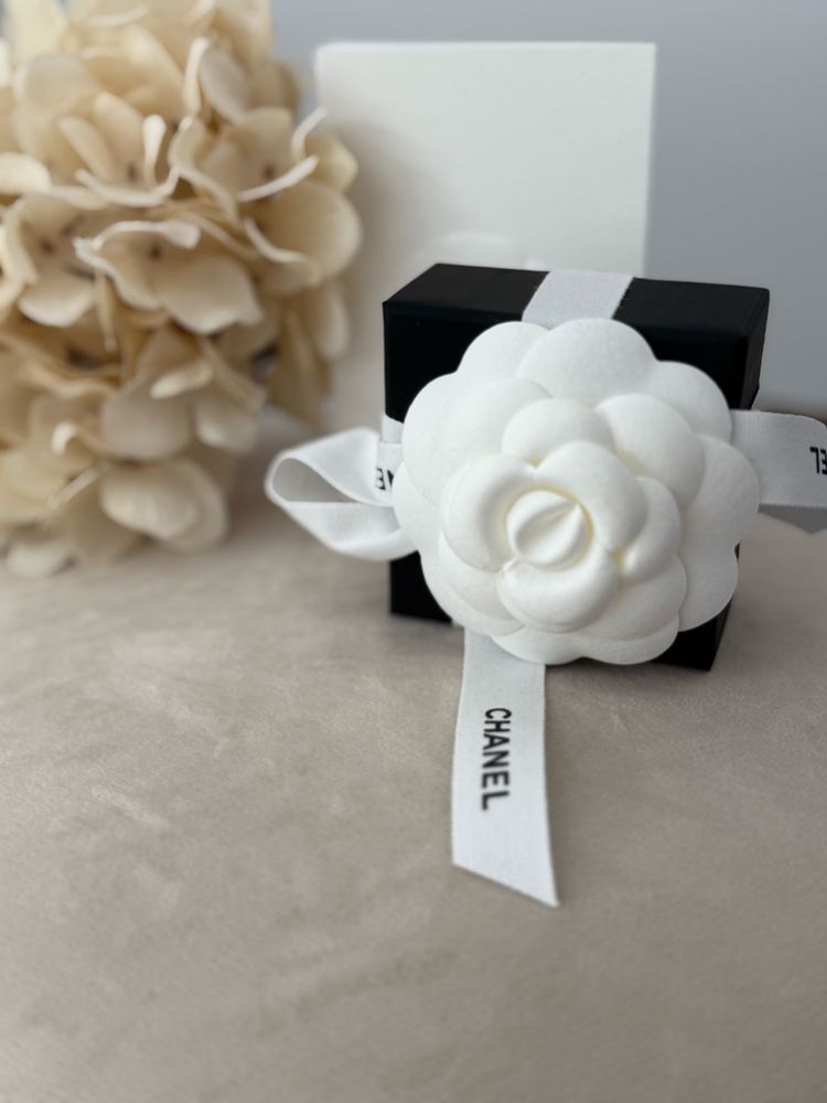 Kolczyki chanel mini szampańskie złoto