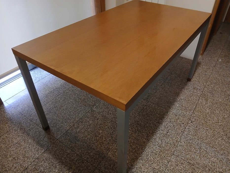 Mesa para escritório ou cozinha