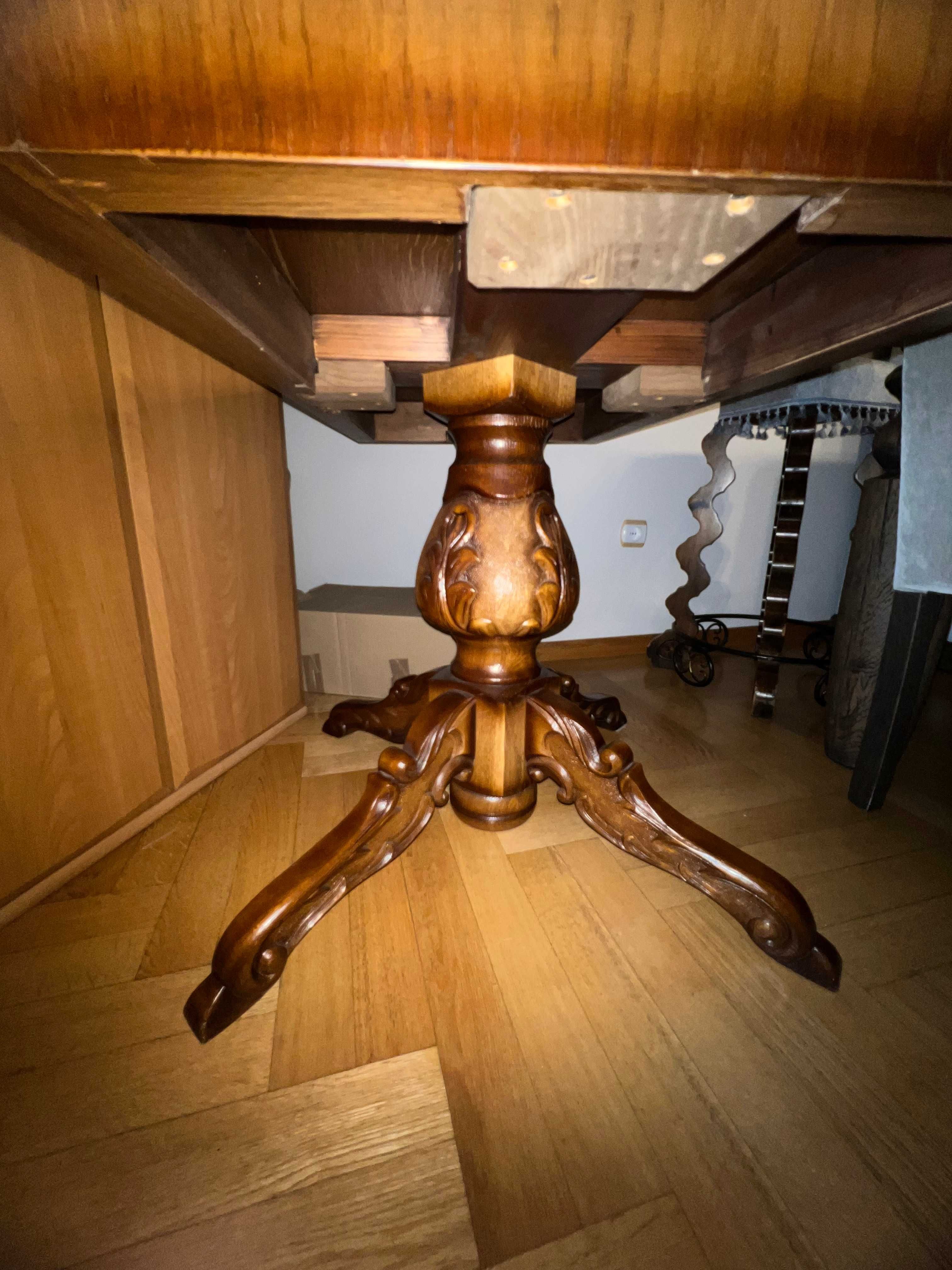 Stół drewniany zdobiona nóżka